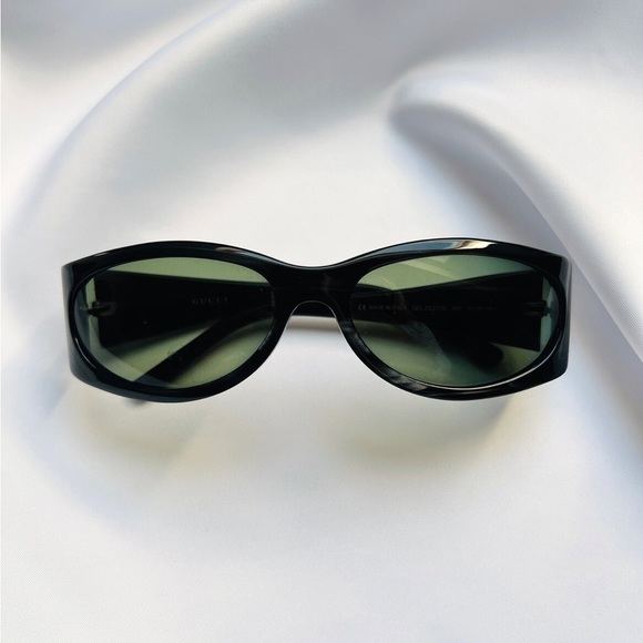 Gucci Sunglasses Oval GG Logo Crystal Black GG 2527 - Picture 9 of 10